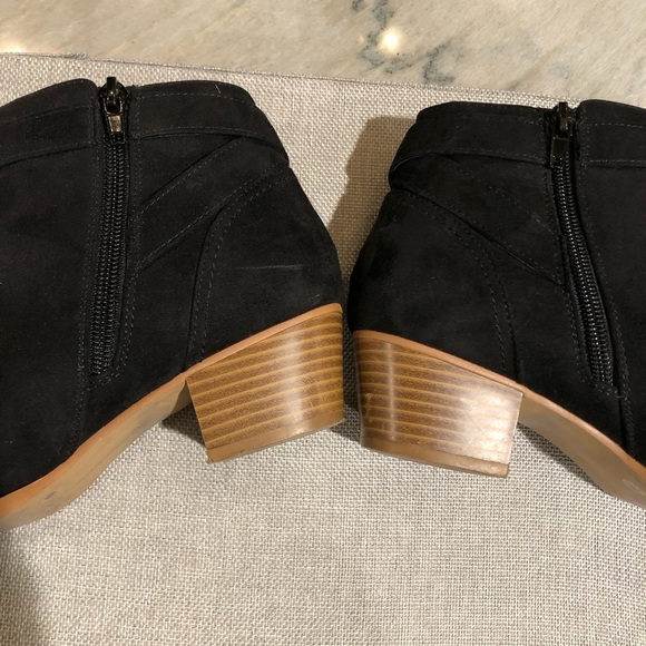 Giani Bernini ankle boots black suede look w accent wrap strap wood heel 7.5 - Picture 3 of 9